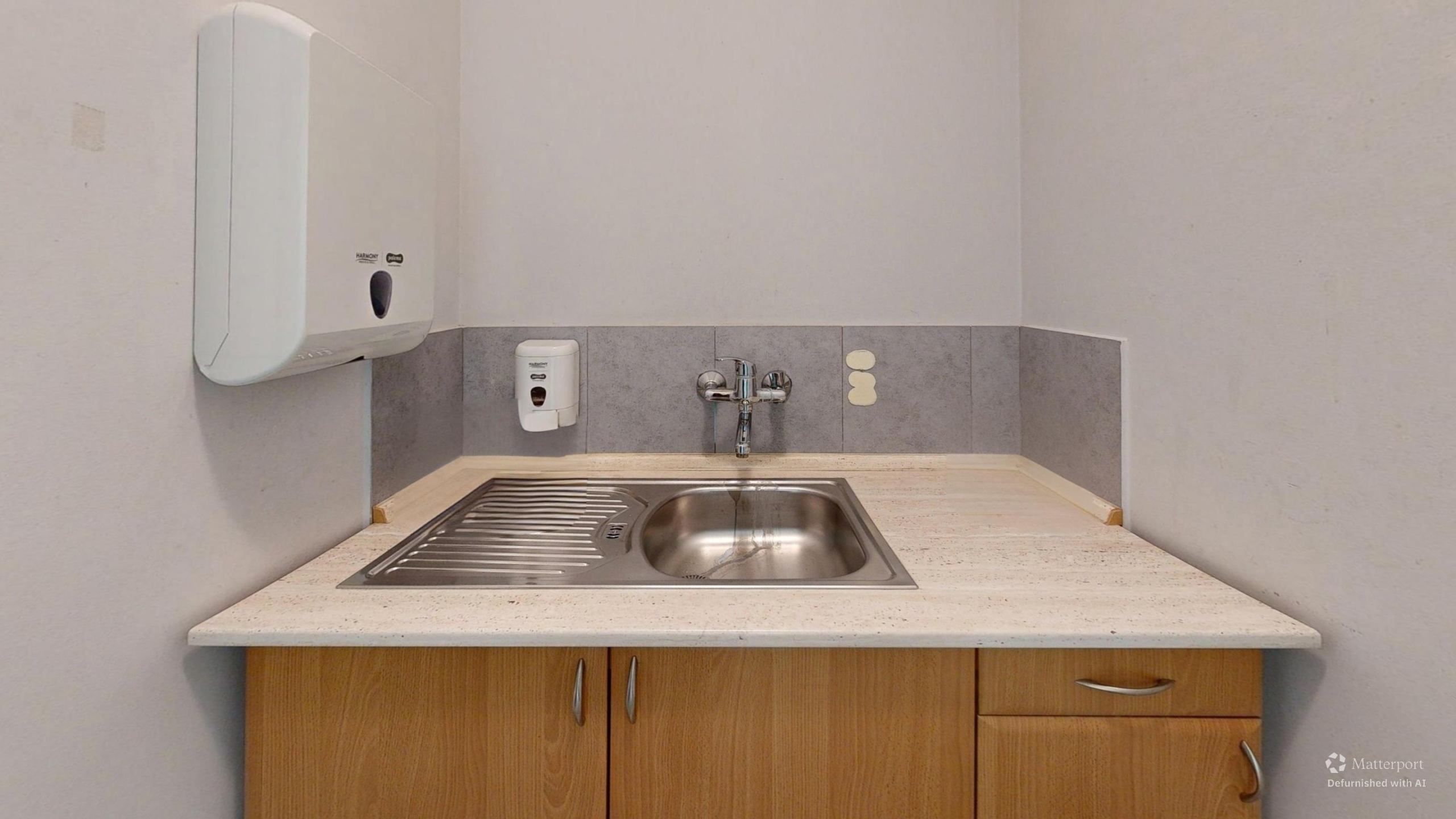 Colas-Bathroom-Defurnished 1